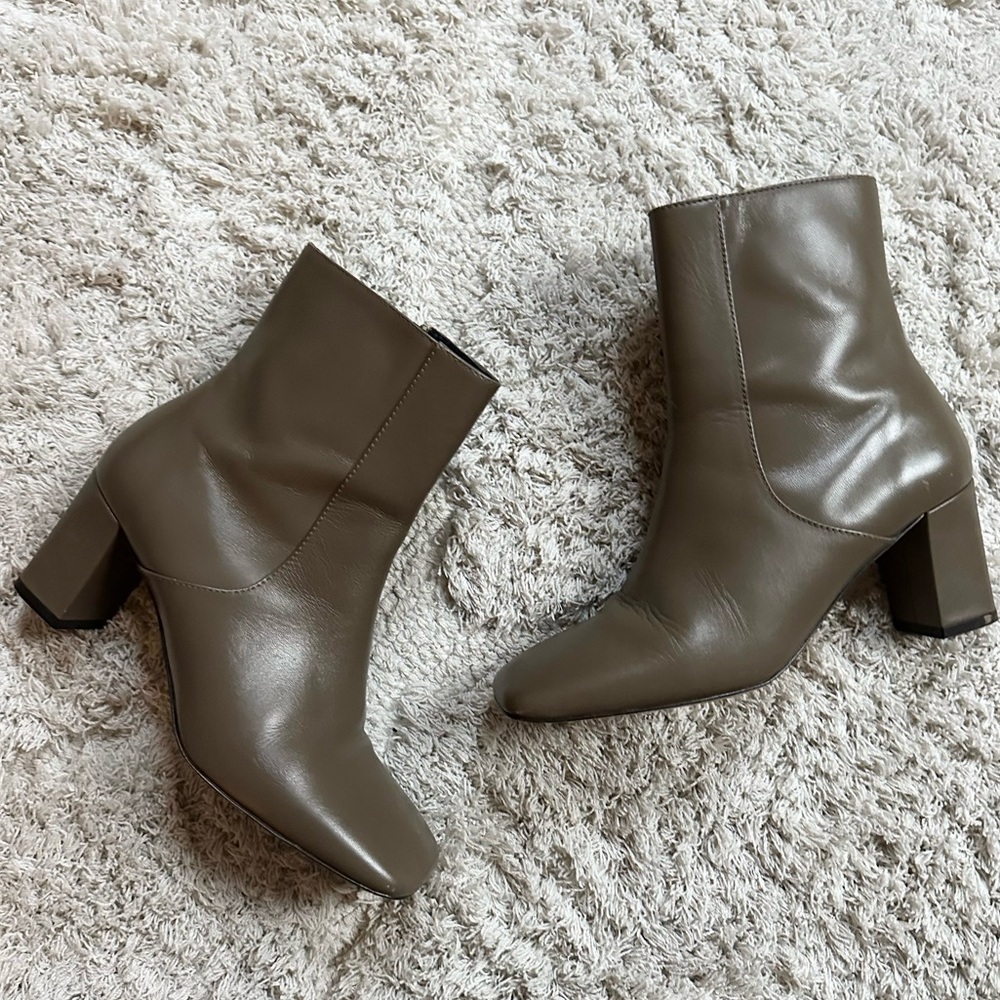 Club Monaco gray square toe heeled boots booties 6.5 leather